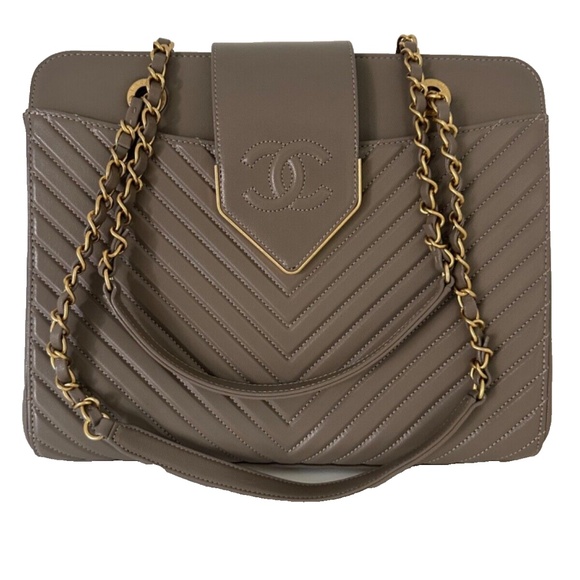 Chanel Chevron Leather CC Logo Shopping Tote Bag - Picture 1 of 11
